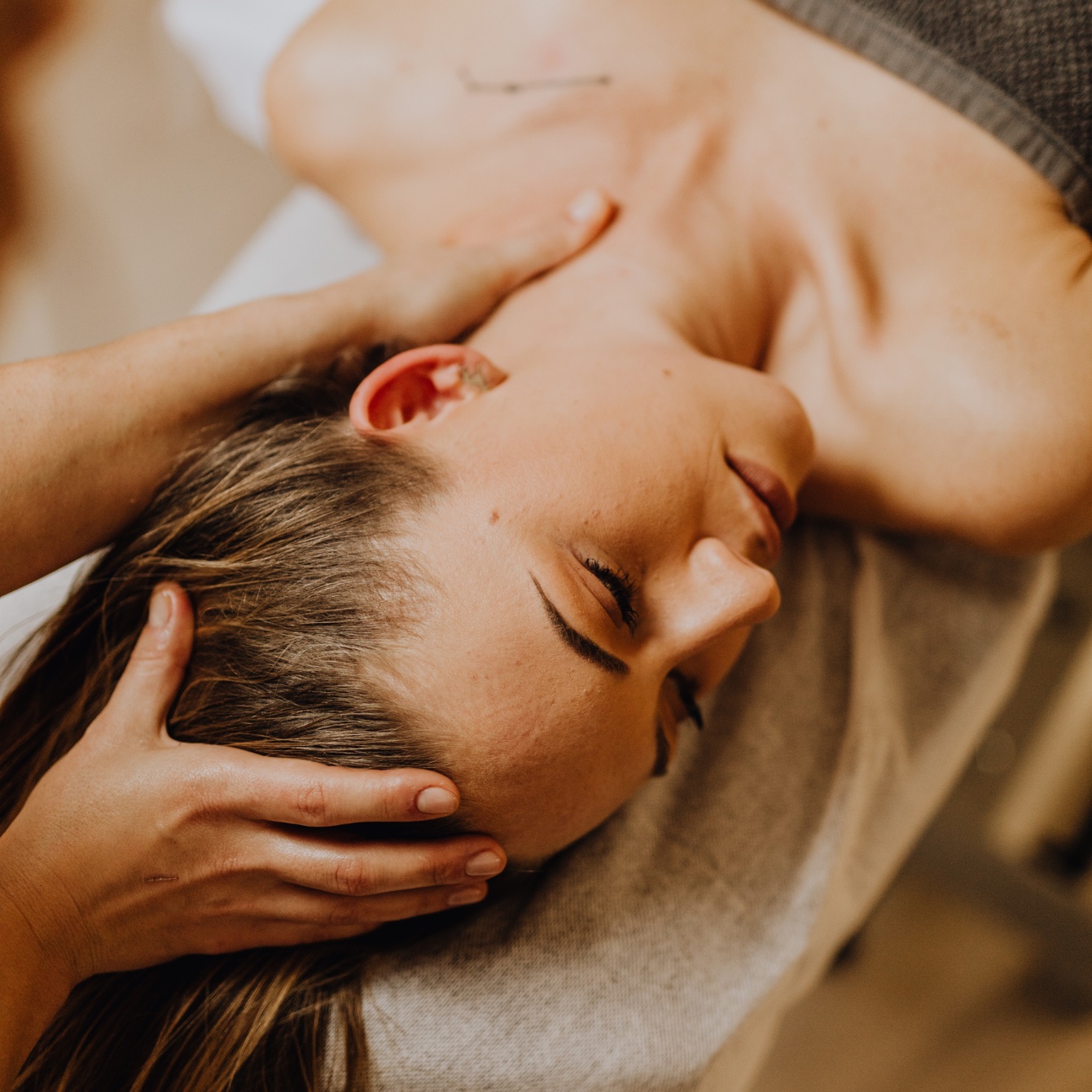 Stress Abbau — Nacken- und Kopfmassage